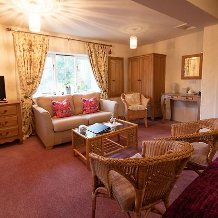 Magpies Lodge Slinfold Kültér fotó
